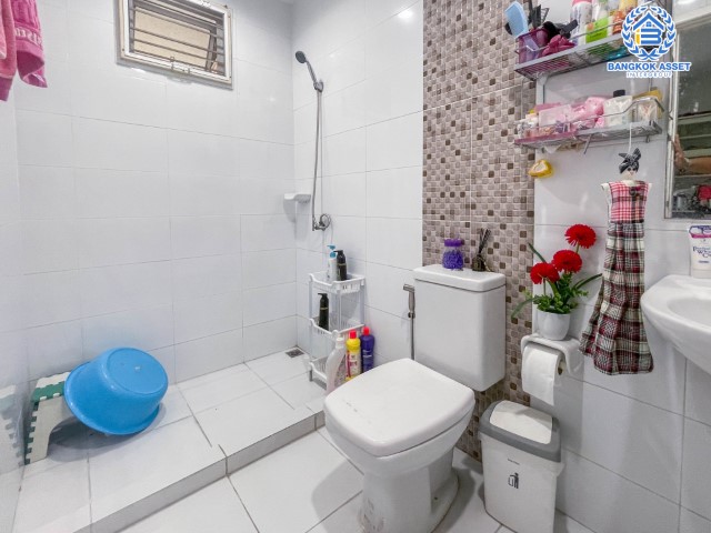 *****ทาวน์เฮ้าส์มือสองย่านกรุงเทพฯ ม.เดอะปาร์คแอท แฟชั่น รามอินทรา เนื้อที่กว้างขวาง 27.4 ตร.ว. ฟังก์ชัน 2 ห้องนอน 3 ห้องน้ำ แถมฟรี! 2 เครื่องปรับอากาศ 2 เครื่องทำน้ำอุ่น บนทำเลเชื่อมต่อถ.รามอินทรา ใกล้ทางด่วน "ทางด่วนรามอินทรา-อาจณรงค์" ในราคาสุดคุ้ม!